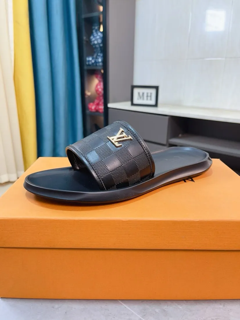 Men's shoes 💰260🌹🌹 (lv-Louis Vuitton) new men's sandals, high-end boutique, exquisite embossed logo decoration on the upper, fine workmanship, super soft soles, casual, loose and comfortable, a must-have in summer! \nsize：38-44